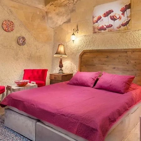 World Cave House - & Swimming Pool