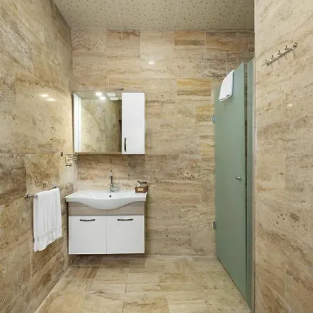 World Cave House - & Swimming Pool