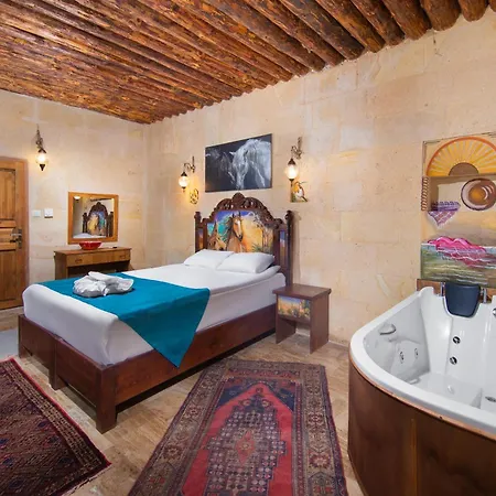 World Cave House - & Swimming Pool