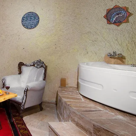 World Cave House - & Swimming Pool