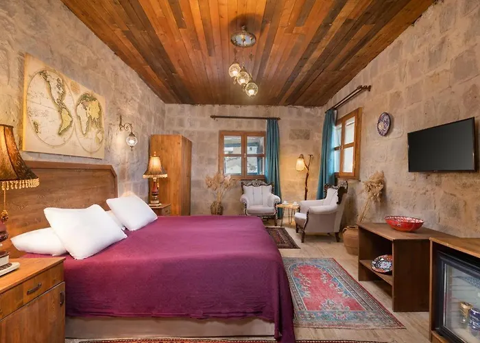 World Cave House - & Swimming Pool